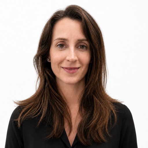  Kerri Wallis